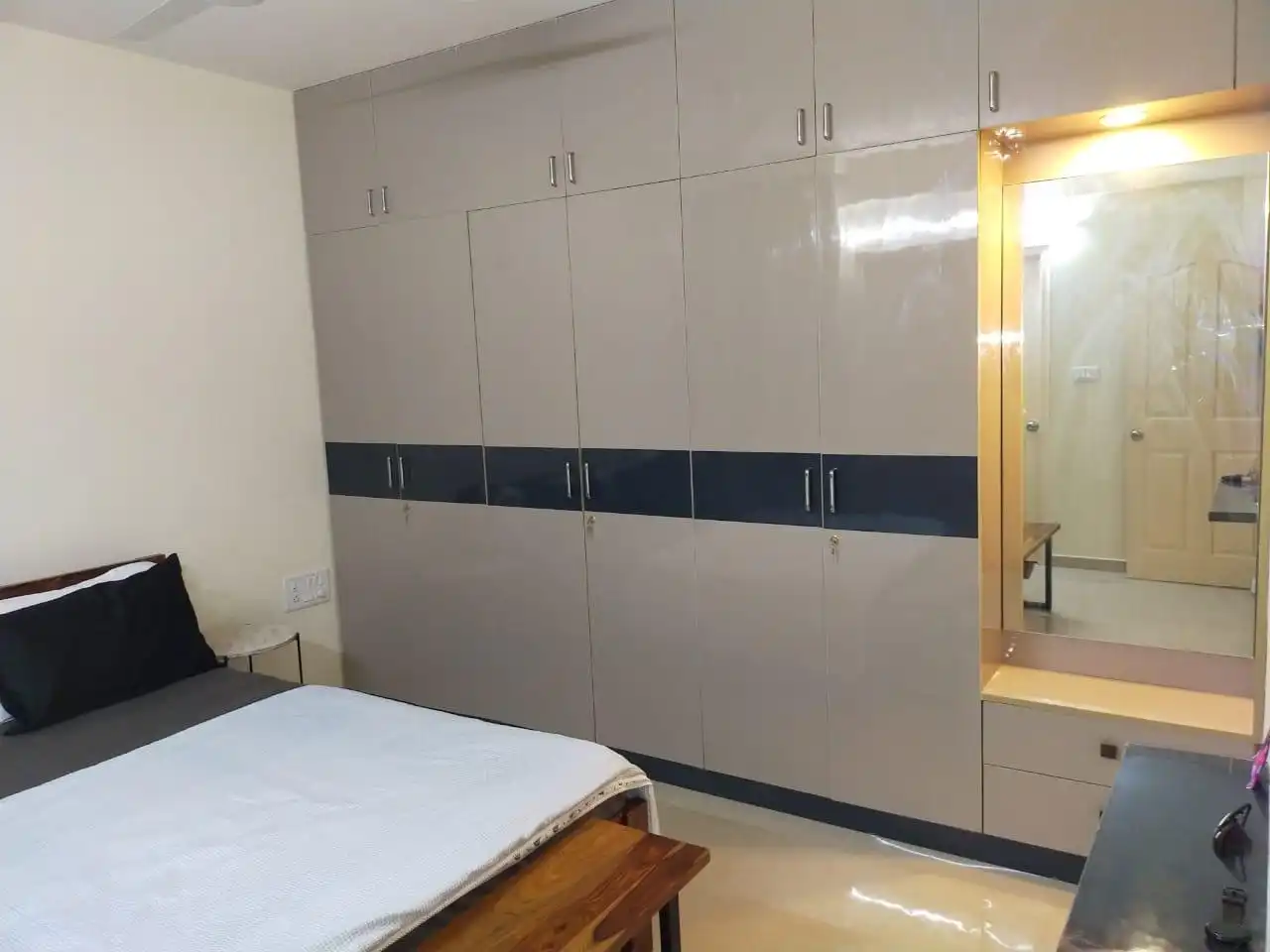 Custom bedroom wardrobe